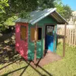 CASINHA DE BONECA DE MADEIRA PLÁSTICA MACIÇA EM FORMATO QUADRADO SEM VARANDA 100% RECICLADA 1,75M / LC-68