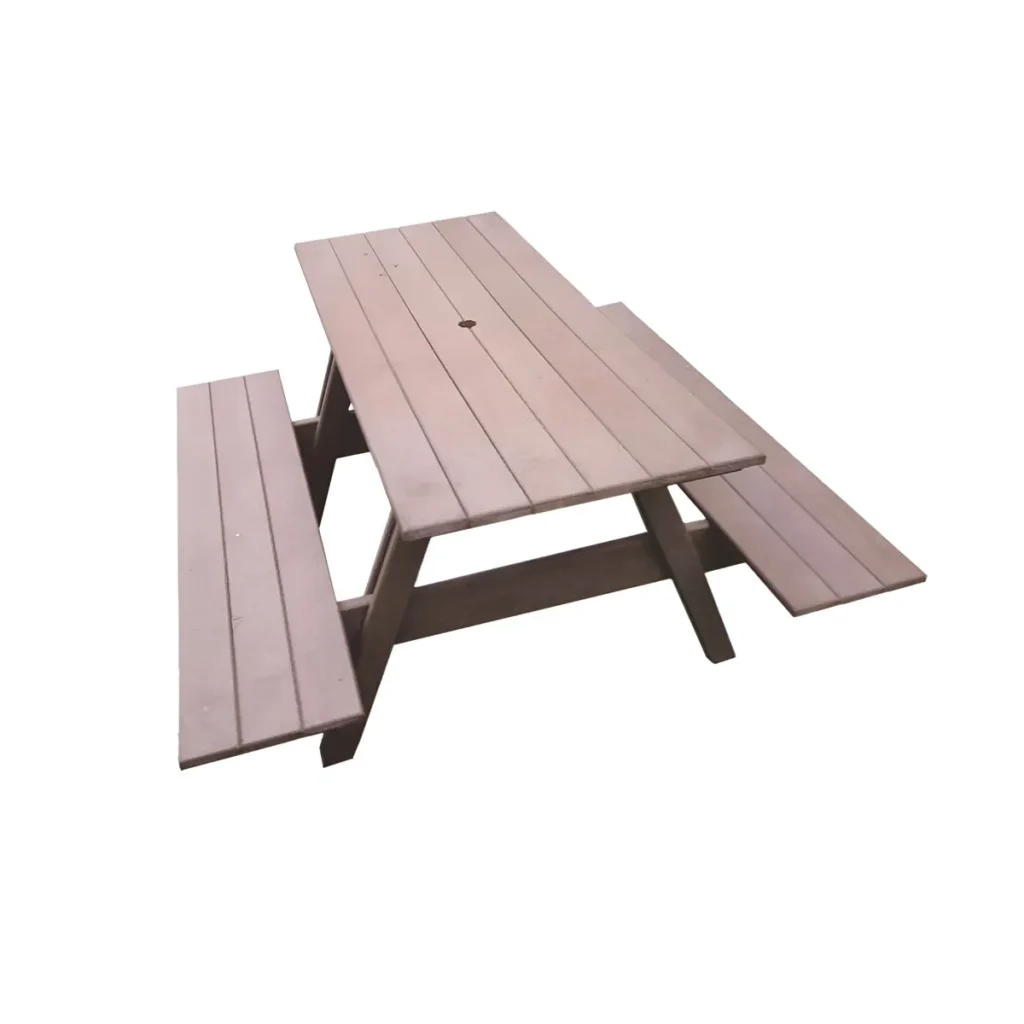 MESA DE PIQUENIQUE EM MADEIRA PLÁSTICA MACIÇA MARROM COM FURO PARA GUARDA-SOL 100% RECICLADA 1,48M / LC-06
