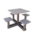 MESA QUADRADA EM MADEIRA PLÁSTICA MACIÇA MARROM COM 04 BANCOS ACOPLADOS 100% RECICLADA 1,5M / LC-08