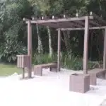 PERGOLADO EM MADEIRA PLÁSTICA MACIÇA MARROM COM 7 PEÇAS NA COBERTURA 100% RECICLADO 3M / LC-39